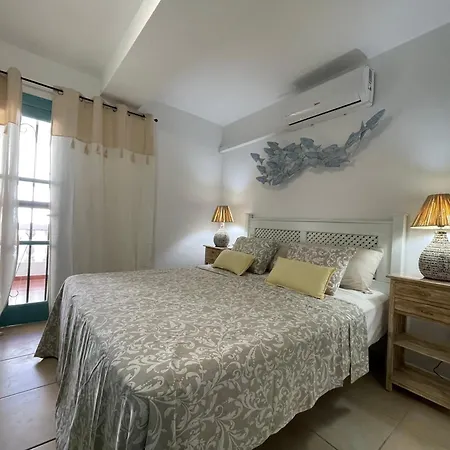 Port Royal Apartments, Heated Pool, Speed Wifi, Terrace Apartment *