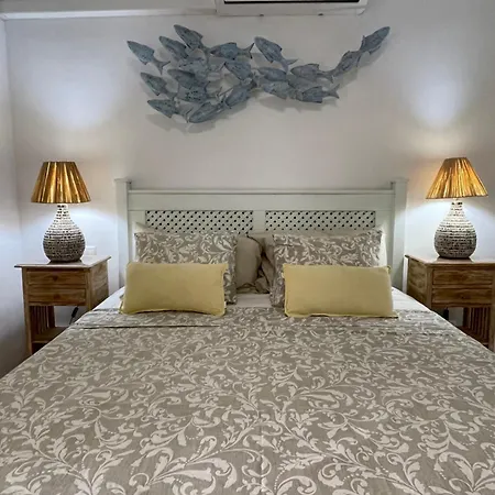 דירה Port Royal Apartments, Heated Pool, Speed Wifi, Terrace ארונה